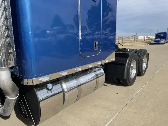 2023 Peterbilt 389