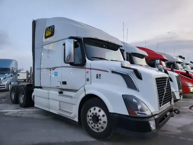 2015 VOLVO VNL64T670