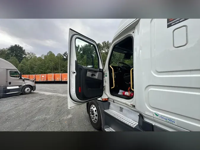 2022 Freightliner Cascadia 126