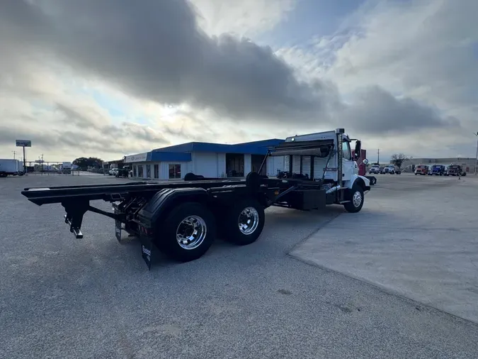 2019 VOLVO VHD ROLL OFF