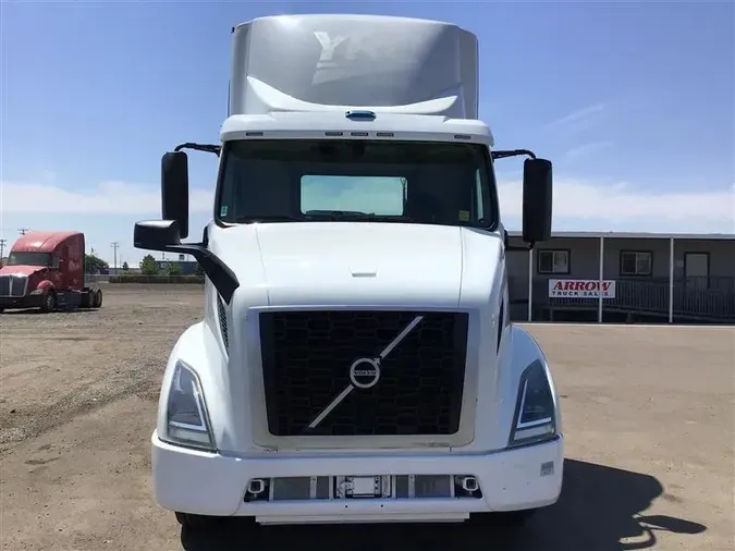 2020 VOLVO VNR300