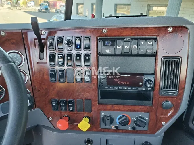 2018 MACK CXU613