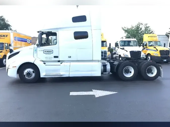 2019 Volvo VNL64760