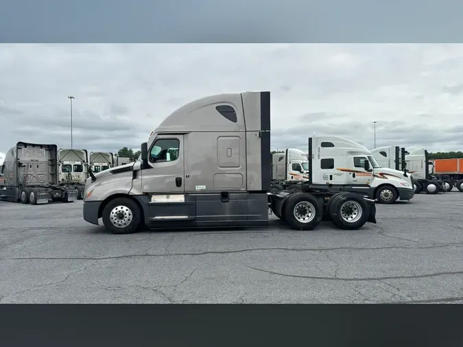 2023 Freightliner Cascadia 126