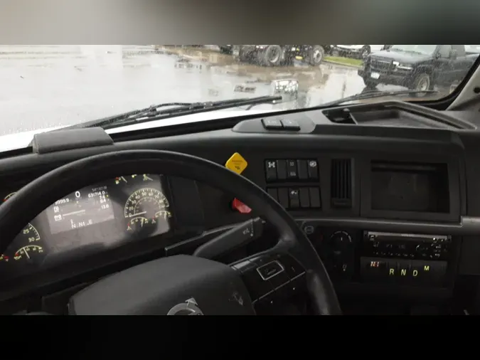 2019 Volvo VNL300