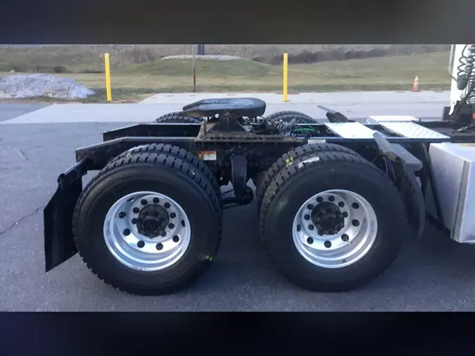 2021 Freightliner Cascadia 126