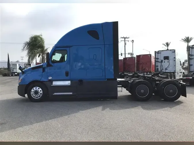 2020 FREIGHTLINER CA126