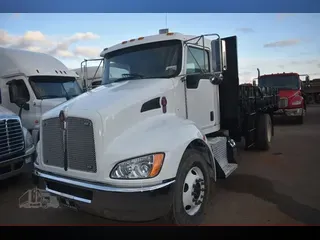 2022 KENWORTH T270