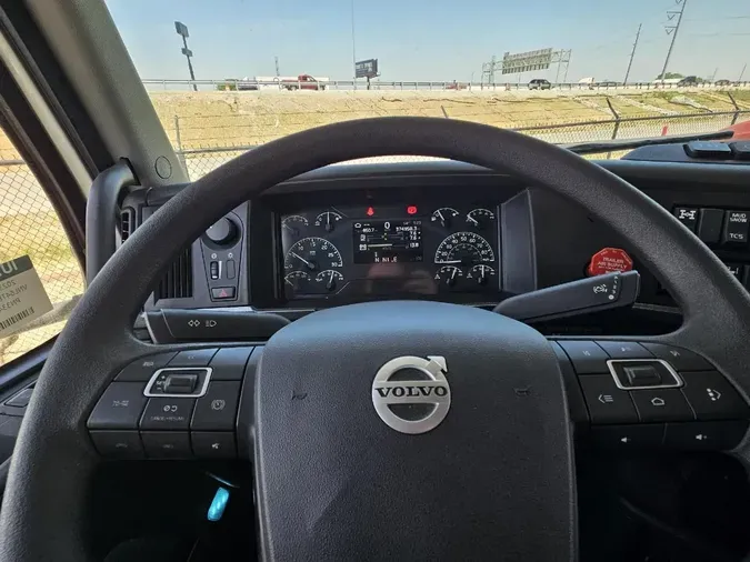 2023 VOLVO VNL64T860