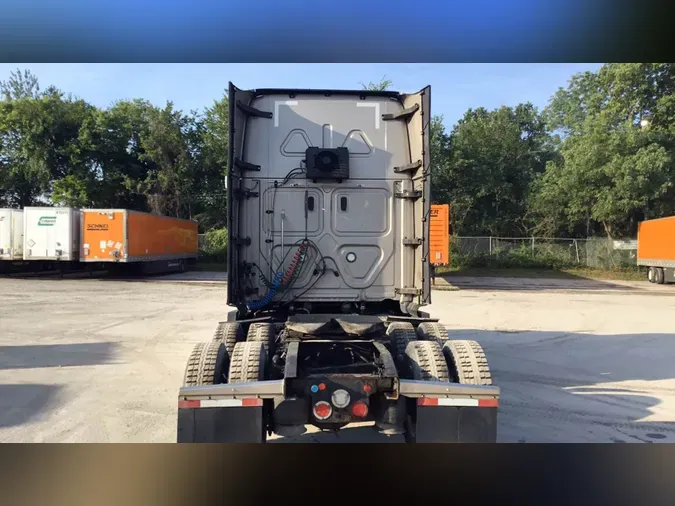 2021 Freightliner Cascadia 126