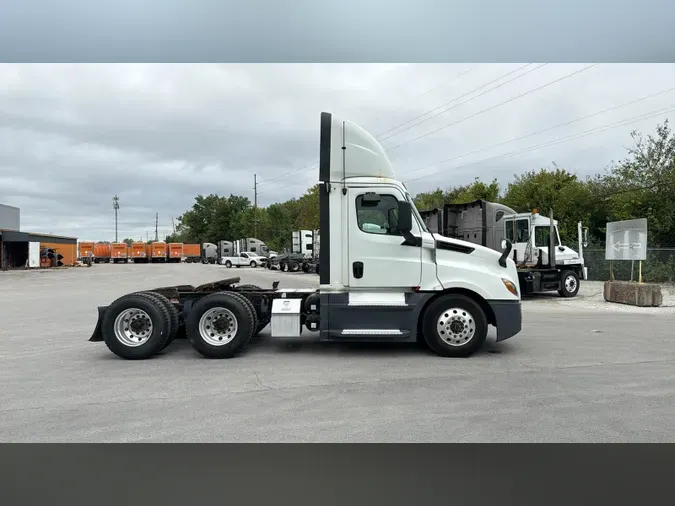2020 Freightliner Cascadia 126