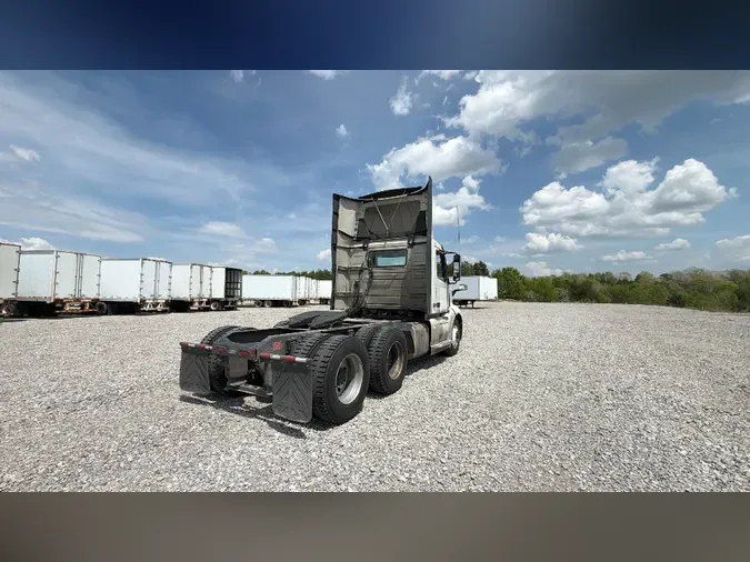 2020 Volvo VNL300