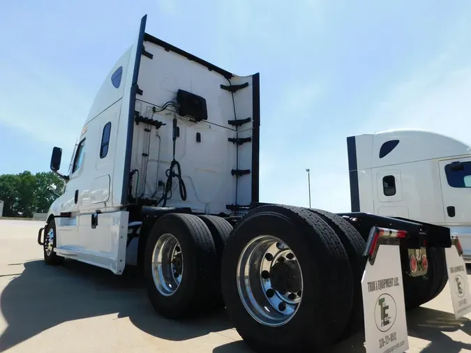 2022 Freightliner New Cascadia 126