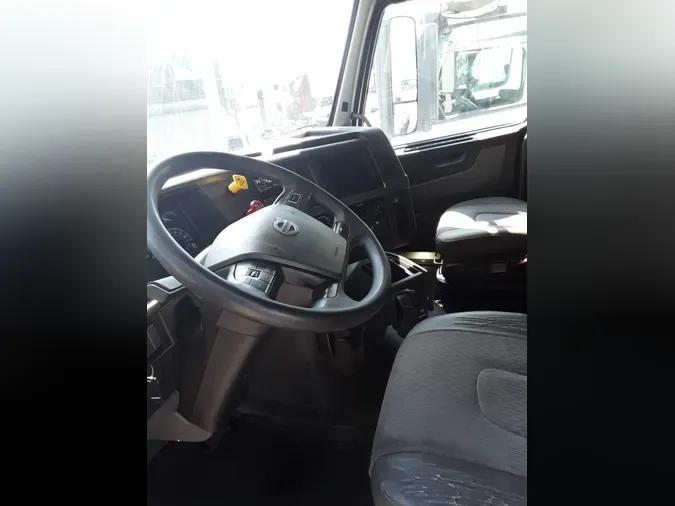 2020 VOLVO VNL64T-760