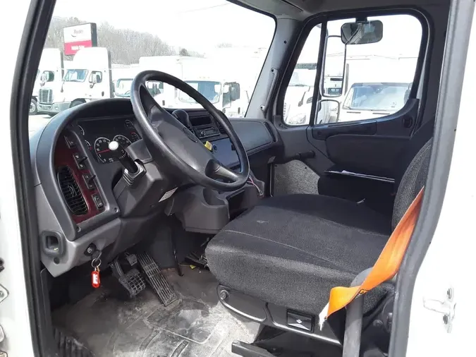 2017 FREIGHTLINER/MERCEDES M2 106