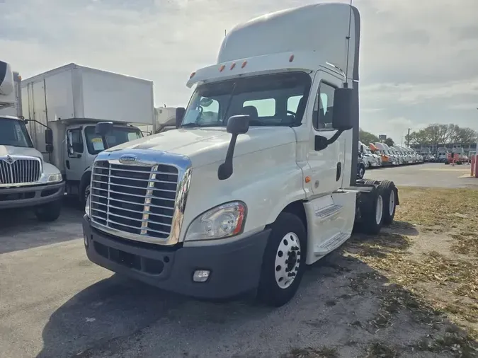 2019 FREIGHTLINER/MERCEDES CASCADIA 125