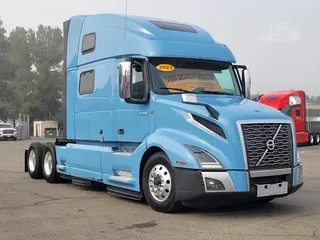 2023 VOLVO VNL64T860