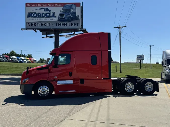 2022 FREIGHTLINER Cascadia 126