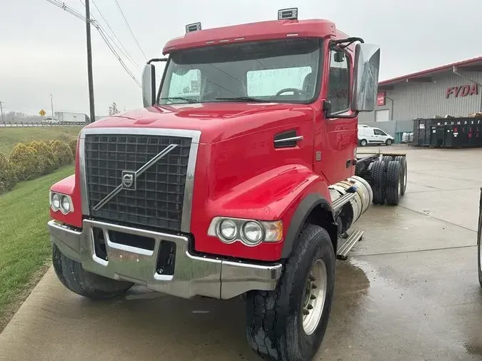 2016 Volvo VHD64B200