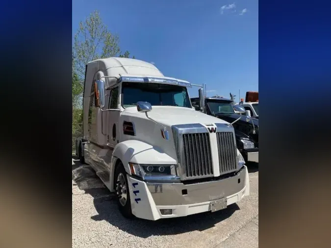 2022 Western Star 5700 XE