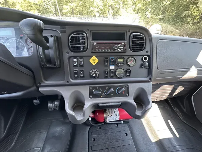 2019 Freightliner Business Class M2 106