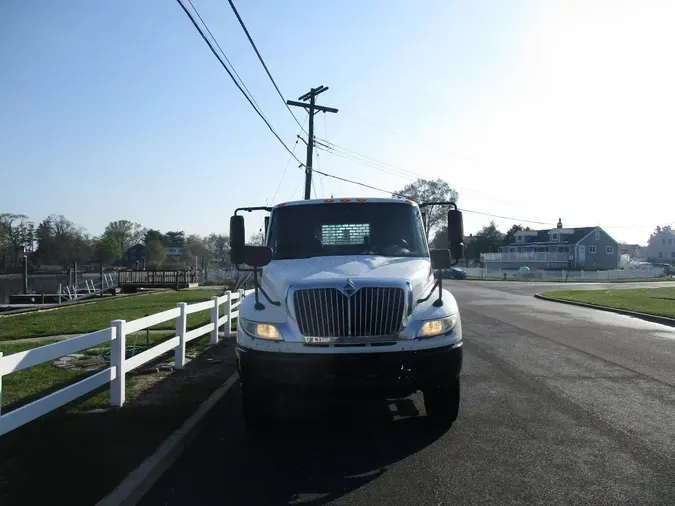 2011 INTERNATIONAL 4400 6 X 4