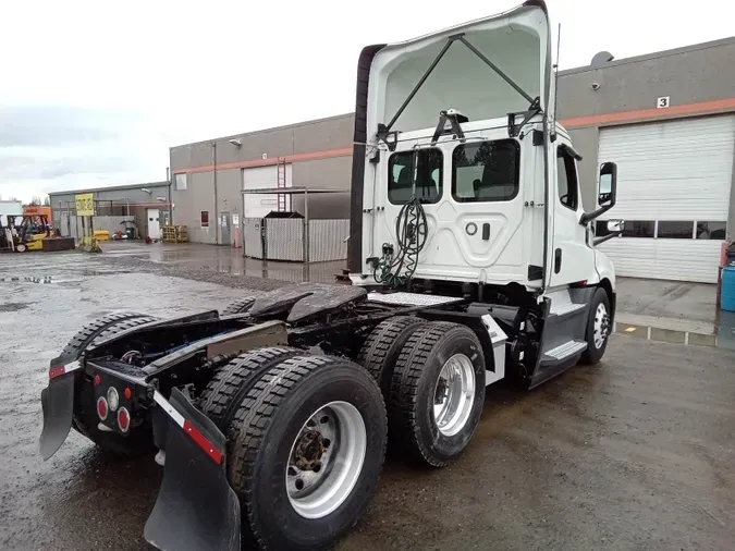 2019 Freightliner Cascadia 126