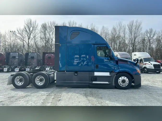2022 Freightliner Cascadia 126