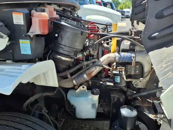 2018 FREIGHTLINER M2 106