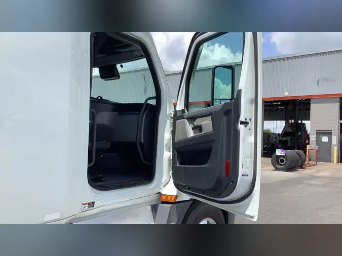 2022 Freightliner Cascadia 126
