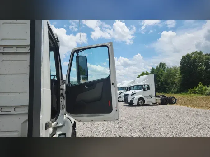 2019 Volvo VNL300