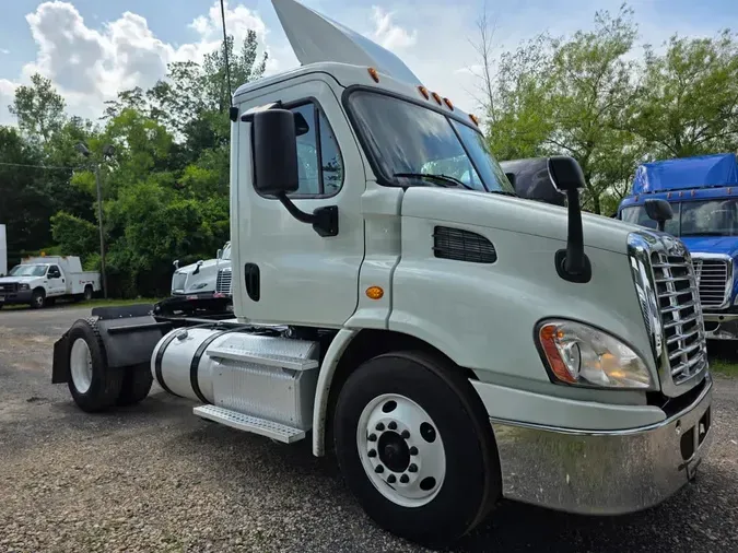 2019 FREIGHTLINER CASCADIA 113