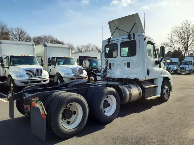 2017 FREIGHTLINER/MERCEDES CASCADIA 125