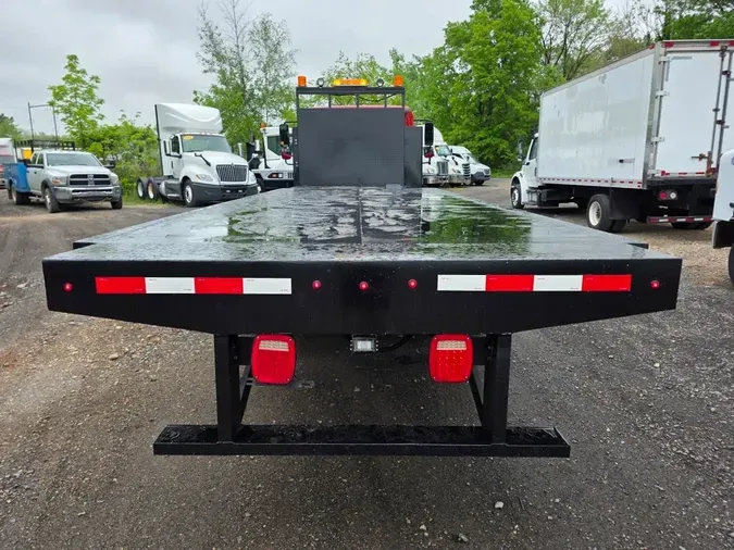 2018 FREIGHTLINER M2 106