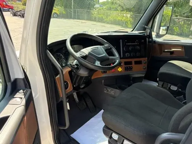 2022 Freightliner Cascadia424f3e29dcb3b04b2d7e7ddf960ee227