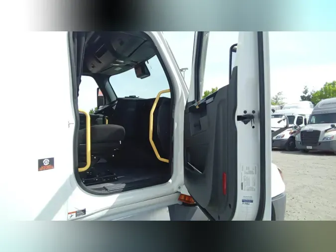 2023 Freightliner Cascadia 126