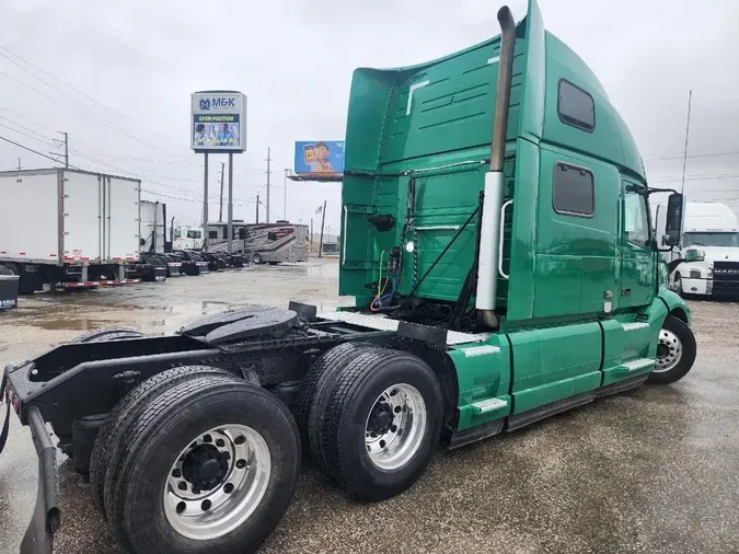 2021 VOLVO VNL64T860