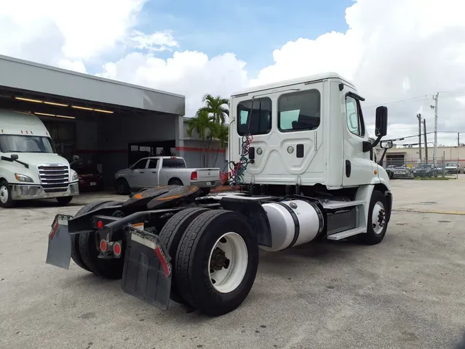 2016 FREIGHTLINER/MERCEDES CASCADIA 113