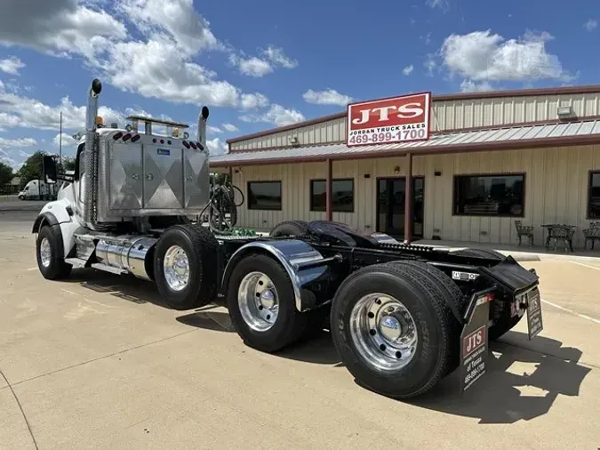 2022 KENWORTH T880