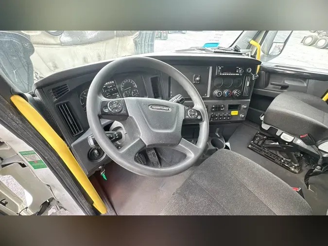 2023 Freightliner Cascadia 126