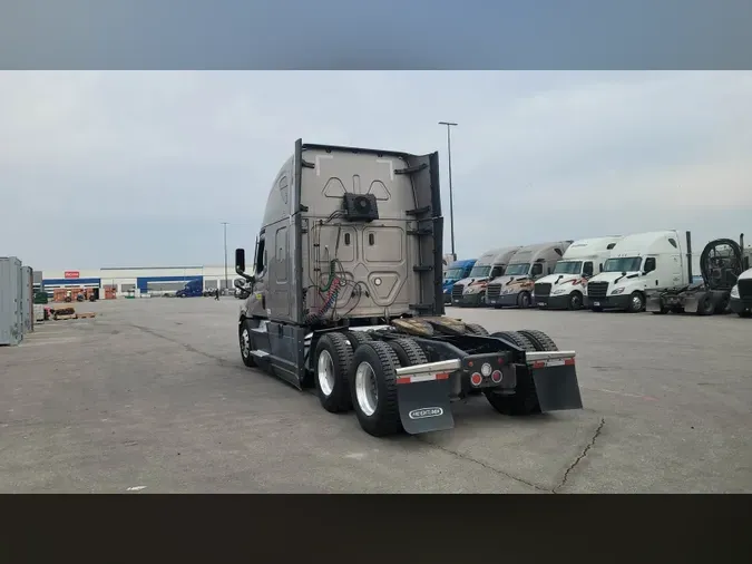 2022 Freightliner Cascadia 12642675bb8746f88bd15d3a7ca138e3398