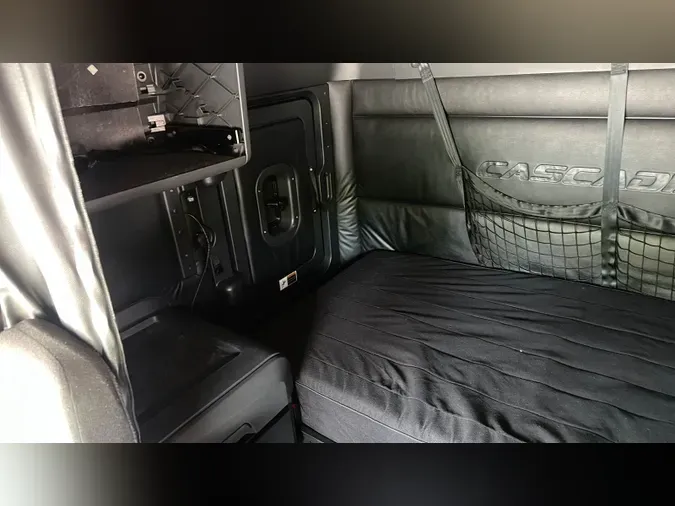 2024 Freightliner Cascadia 126