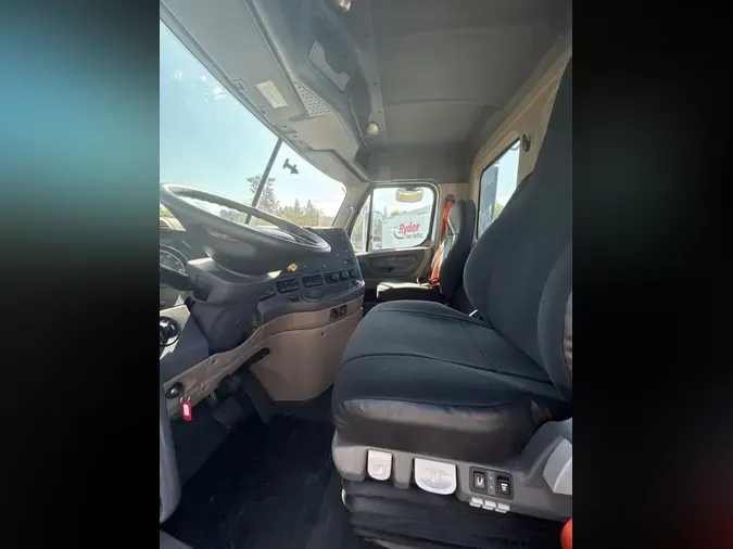 2017 FREIGHTLINER/MERCEDES CASCADIA 113
