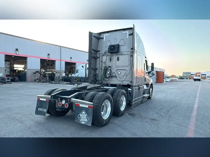 2022 Freightliner Cascadia 126