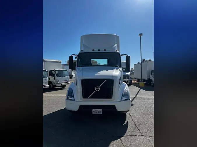 2018 VOLVO VNL64T-300