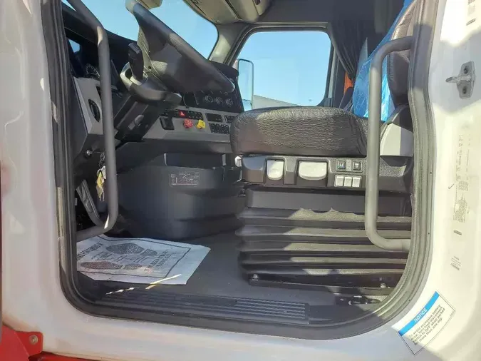 2022 FREIGHTLINER Cascadia 126