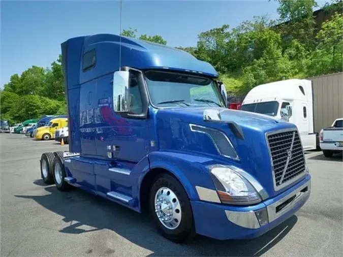 2017 VOLVO VNL64T670