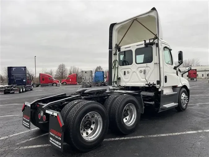 2020 FREIGHTLINER CA126