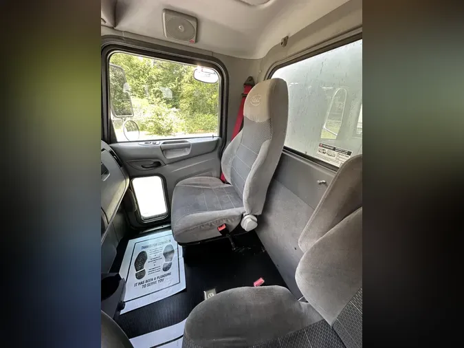 2017 Peterbilt 330