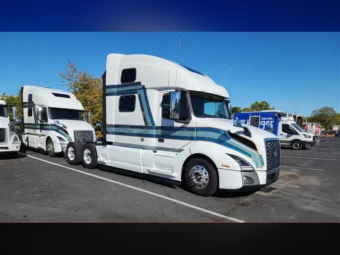 2022 VOLVO VNL64T860